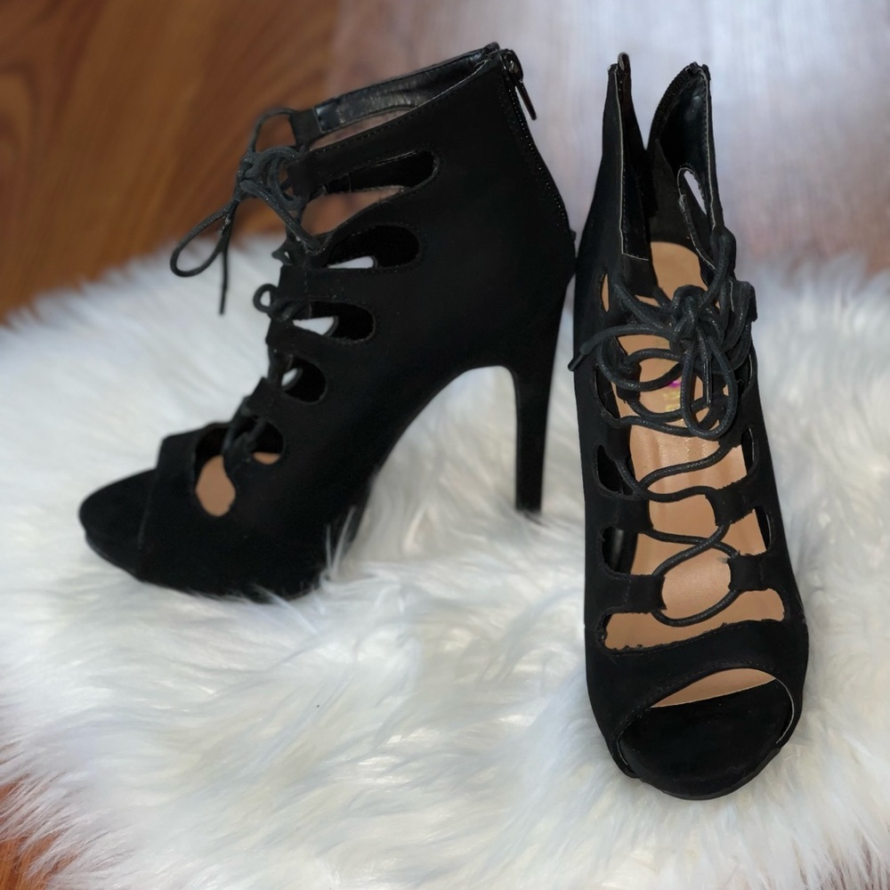 FASHION NOVA, Lace up High Heel, 5” heel, Size 6, Color black.